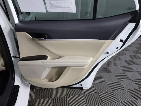 Used 2021 Toyota Camry LE image 22