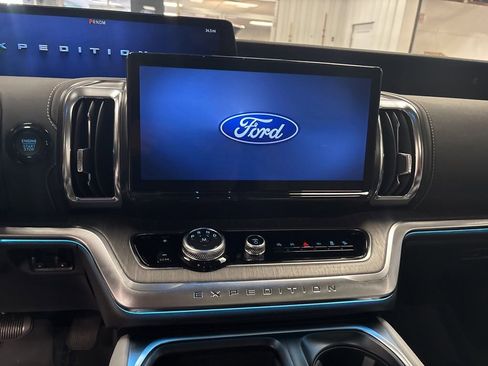 New 2026 Ford Expedition Platinum image 23