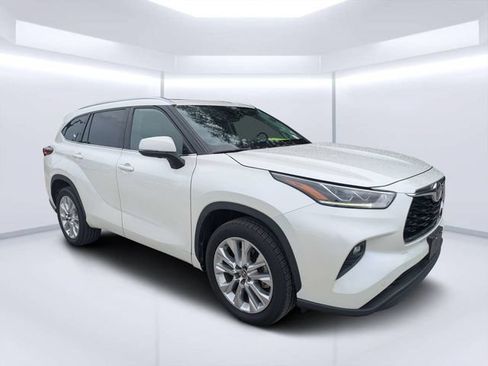 Used 2020 Toyota Highlander Limited FWD image 1