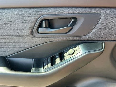 Used 2023 Nissan Rogue S FWD image 13