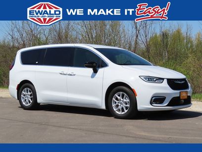 Certified 2025 Chrysler Pacifica Select