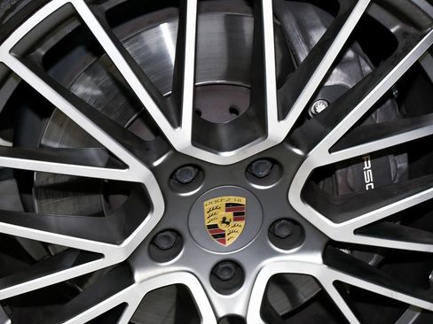 Used 2022 Porsche Cayenne Platinum Edition image 90