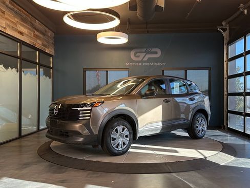 Used 2025 Nissan Kicks S FWD image 7