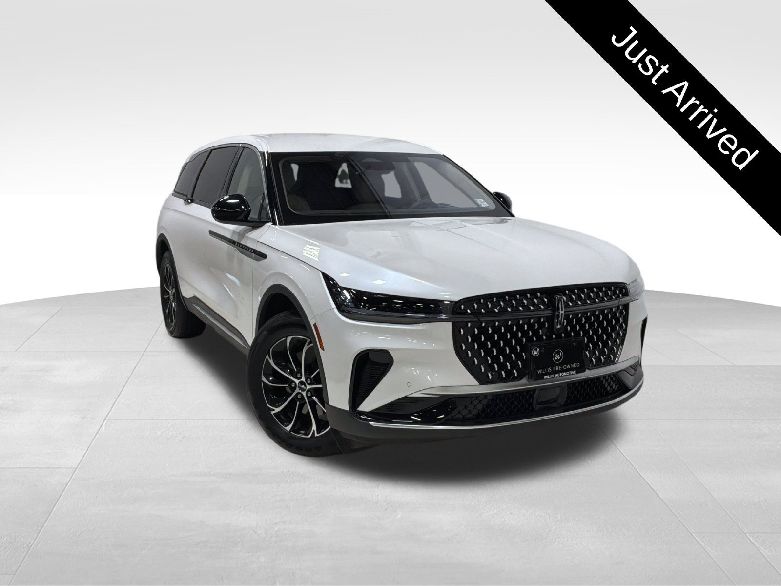 Used 2025 Lincoln Nautilus Premier AWD/4WD image 1