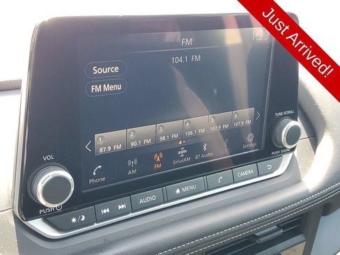 Used 2025 Nissan Rogue S AWD/4WD image 27