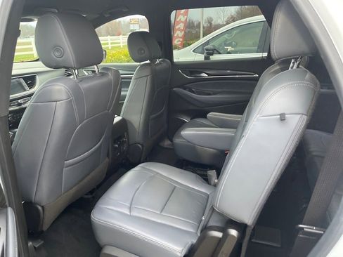 Used 2022 Buick Enclave Premium image 18