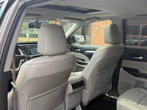 Used 2015 Toyota Highlander XLE AWD/4WD image 23