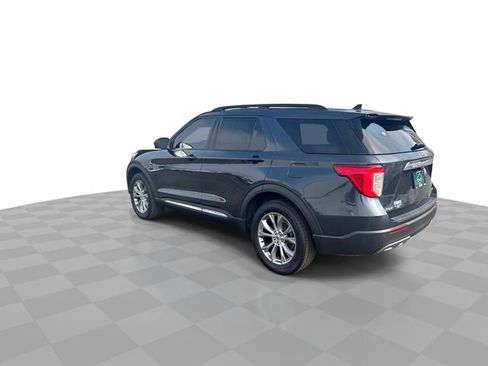 Used 2022 Ford Explorer XLT w/ Equipment Group 202A image 7