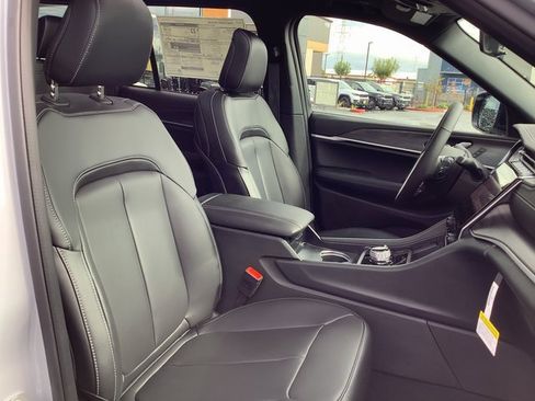 New 2025 Jeep Grand Cherokee Limited image 38