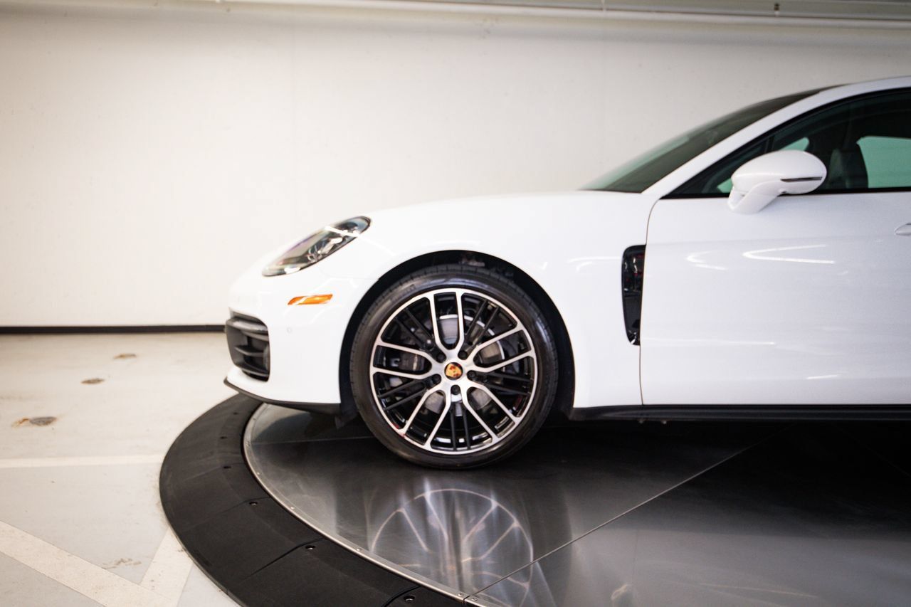 Certified 2023 Porsche Panamera image 11