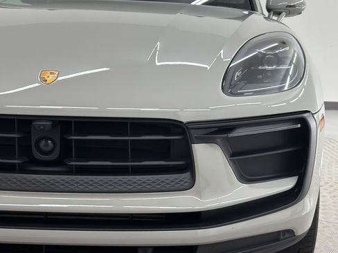 Used 2024 Porsche Macan AWD/4WD image 12