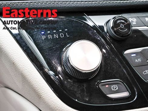 Used 2022 Chrysler Pacifica Limited image 13