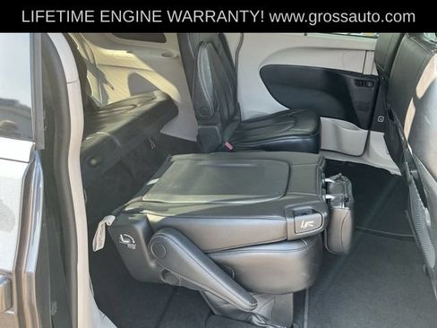Used 2023 Chrysler Pacifica Touring-L FWD image 26