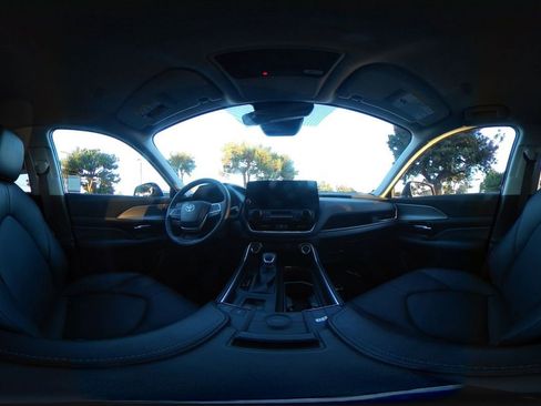 Used 2025 Toyota Grand Highlander XLE image 39