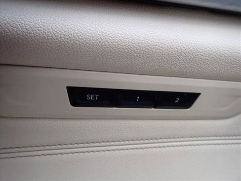 Used 2022 BMW 530e xDrive w/ Premium Package image 13