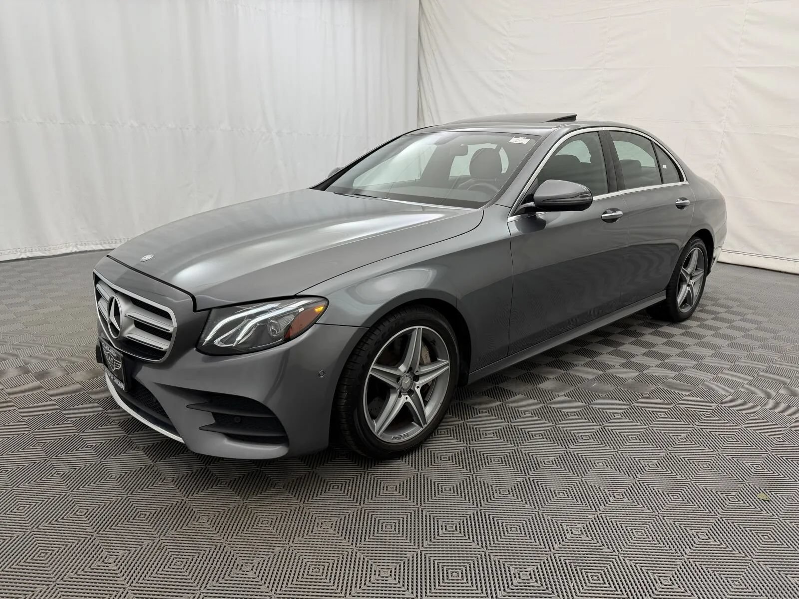 Used 2017 Mercedes-Benz E 300 4MATIC image 2