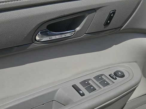 Used 2013 GMC Acadia SLE FWD image 11
