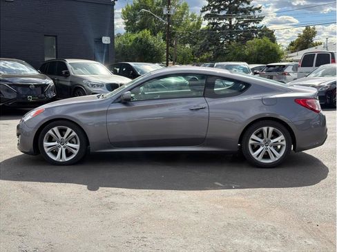 Used 2010 Hyundai Genesis 3.8 RWD image 2