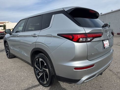 Used 2024 Mitsubishi Outlander SE image 5