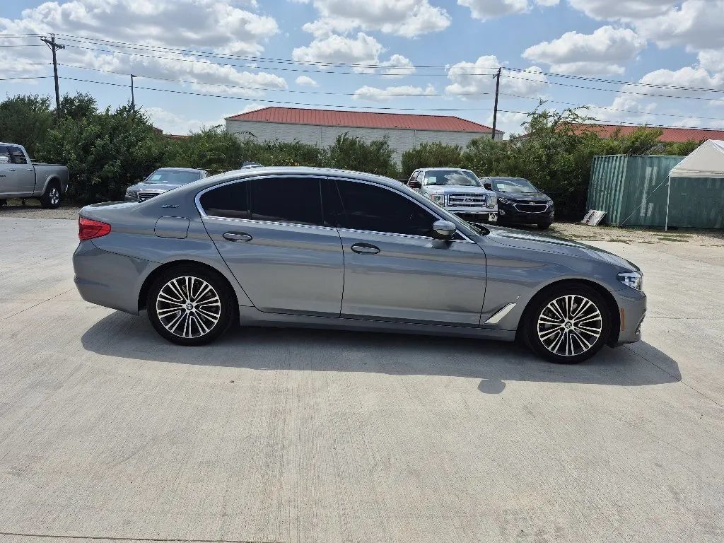 Used 2019 BMW 530e w/ Convenience Package RWD image 5