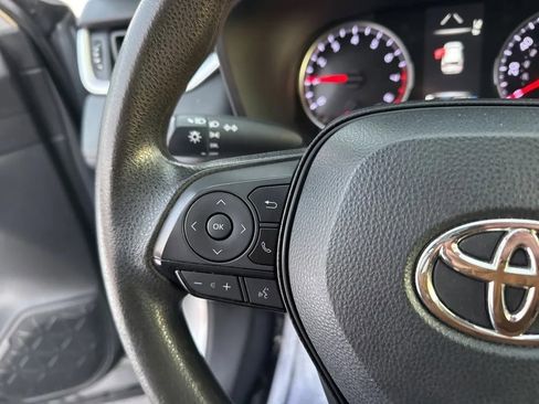 Used 2022 Toyota RAV4 LE image 17