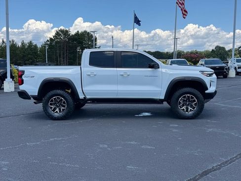 Used 2023 Chevrolet Colorado ZR2 w/ ZR2 Convenience Package III AWD/4WD image 2