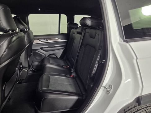 Used 2026 Jeep Grand Cherokee Altitude RWD image 24