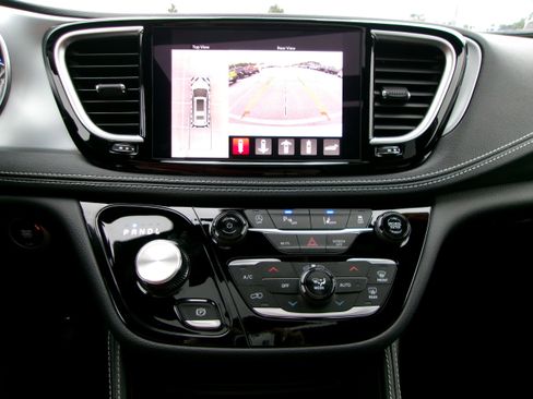 New 2026 Chrysler Pacifica Limited w/ S Appearance Package image 16