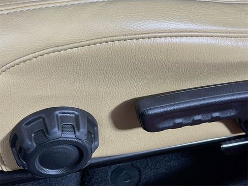 Used 2018 Jeep Wrangler Unlimited Sahara w/ Cold Weather Group image 18