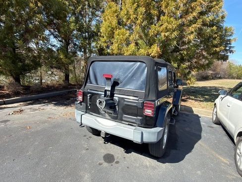 Used 2013 Jeep Wrangler Unlimited Sahara w/ Connectivity Group image 4