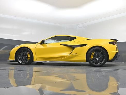 Used 2025 Chevrolet Corvette ZR1 w/ Stealth Interior Trim Package RWD image 15