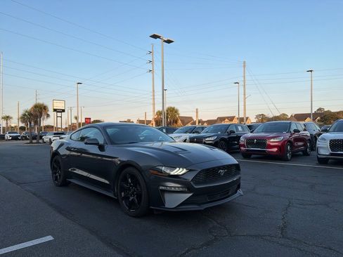 Used 2019 Ford Mustang Coupe image 1