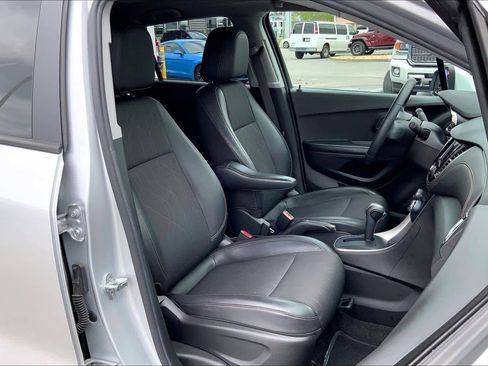 Used 2022 Chevrolet Trax LT w/ Driver Confidence Package image 8