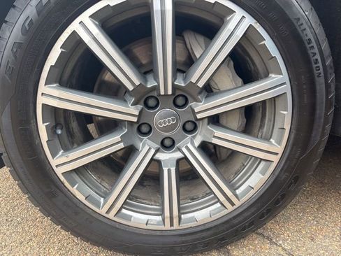 Used 2017 Audi Q7 3.0T Premium Plus w/ Premium Plus Package image 3