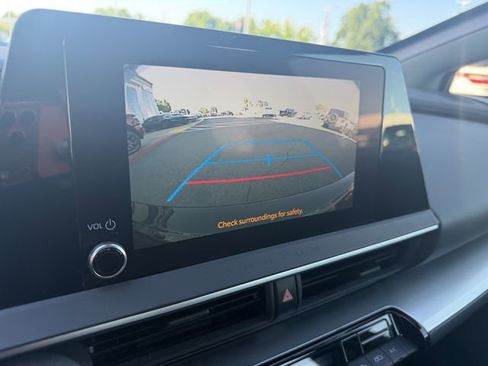 Used 2024 Toyota Prius LE FWD image 22