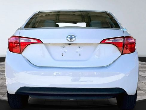 Used 2018 Toyota Corolla LE image 5