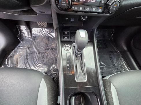 Used 2023 Nissan Kicks SR w/ SR Premium Package image 13