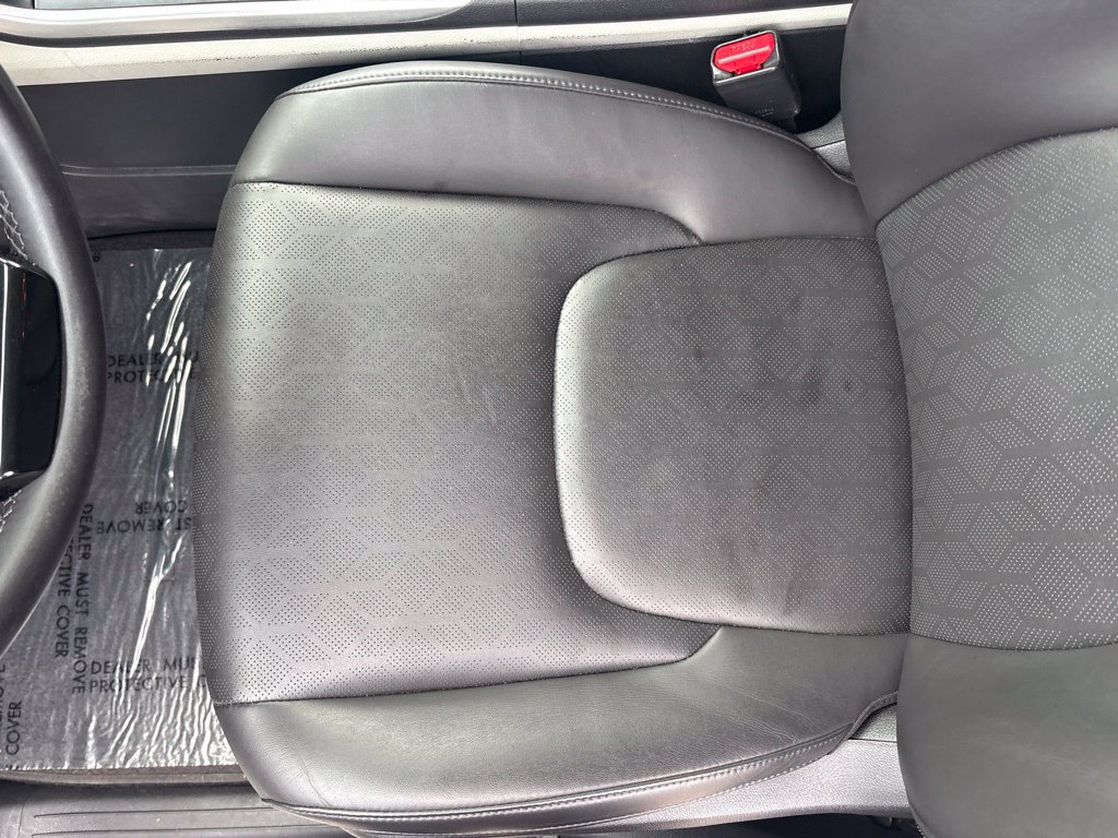 Used 2024 Kia Carnival LX FWD image 16