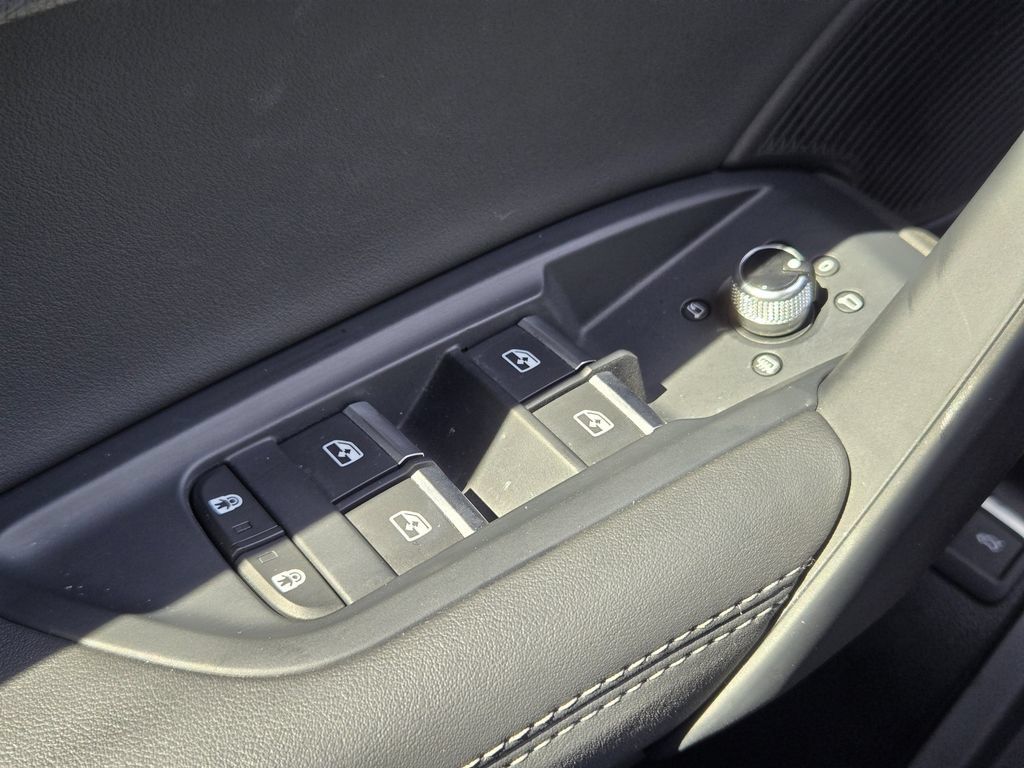 Certified 2025 Audi Q5 e Premium Plus AWD/4WD image 31