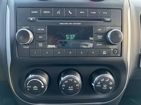 Used 2017 Jeep Compass Latitude image 19