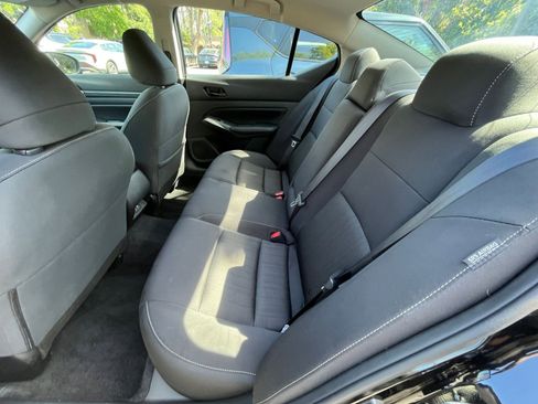 Used 2025 Nissan Altima 2.5 SV FWD image 24