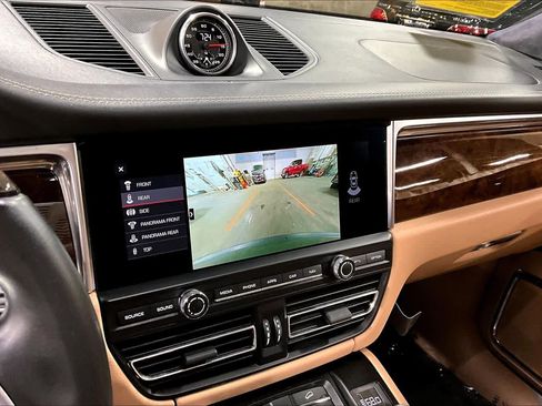 Used 2020 Porsche Macan Turbo AWD/4WD image 54