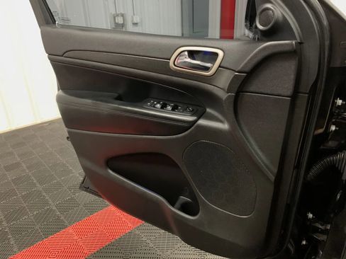 Used 2017 Jeep Grand Cherokee Laredo w/ Quick Order Package 23E image 27