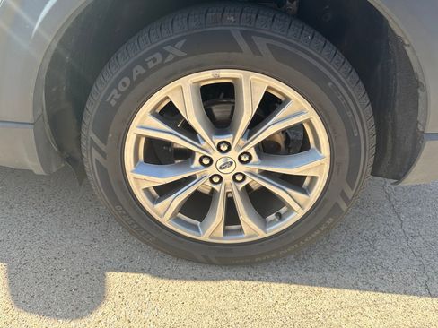 Used 2023 Ford Explorer Limited RWD image 4