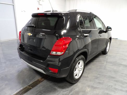 Used 2020 Chevrolet Trax LT w/ LT Convenience Package FWD image 4