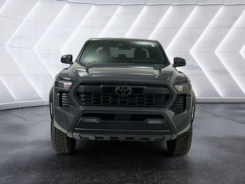 Used 2025 Toyota Tacoma TRD Off-Road image 2