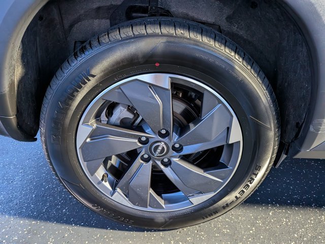 Used 2024 Nissan Rogue SV FWD image 12