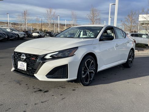 New 2025 Nissan Altima 2.5 SR image 4