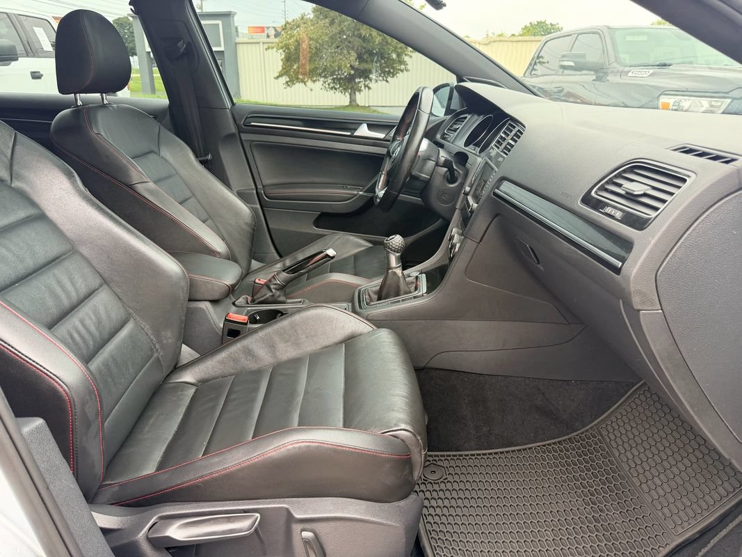 Used 2017 Volkswagen GTI SE FWD image 16