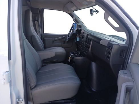 New 2025 Chevrolet Express 3500 Extended image 13